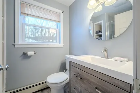 12 Joanne Drive Hooksett NH 03106