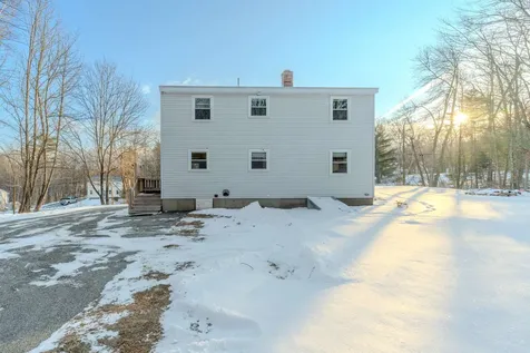 12 Joanne Drive Hooksett NH 03106