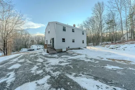 12 Joanne Drive Hooksett NH 03106