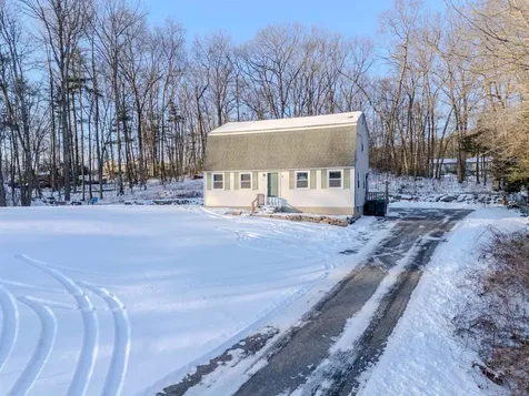 12 Joanne Drive Hooksett NH 03106