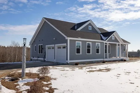 7 Megans Way Epping NH 03042