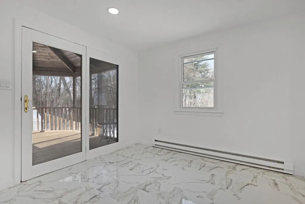 9 Claire Avenue Derry NH 03038