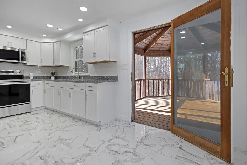 9 Claire Avenue Derry NH 03038