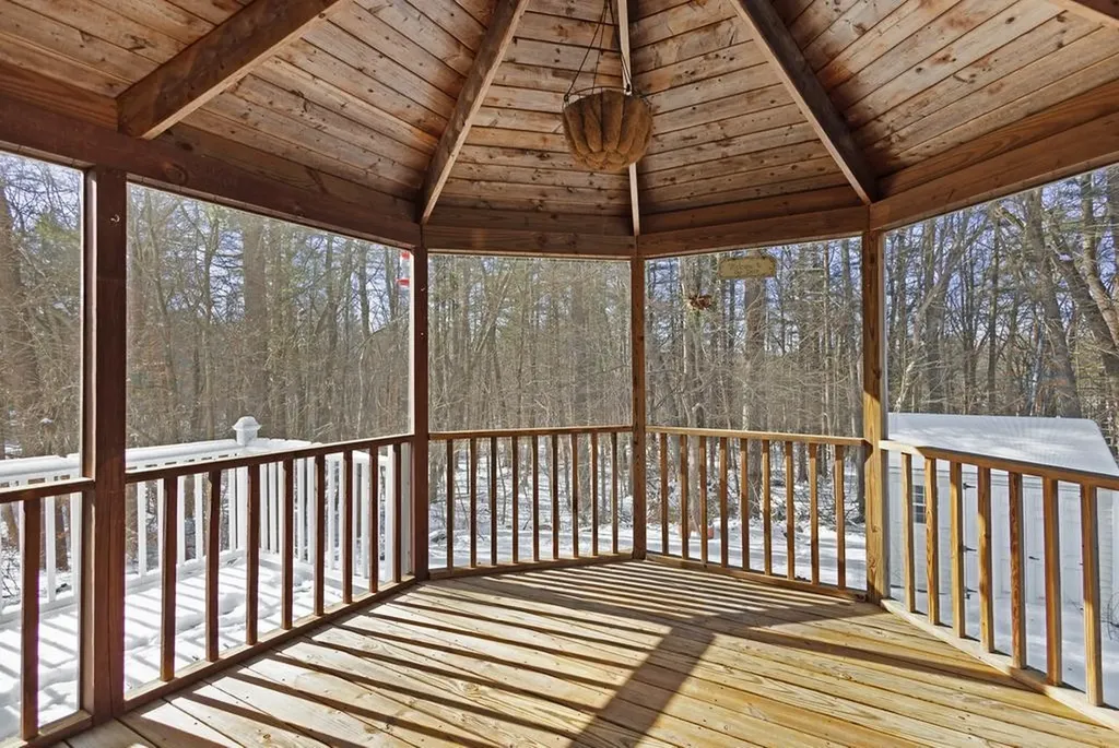 9 Claire Avenue Derry NH 03038