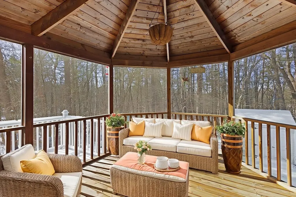 9 Claire Avenue Derry NH 03038