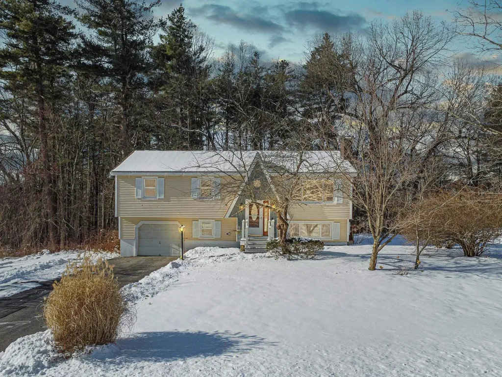 9 Claire Avenue Derry NH 03038