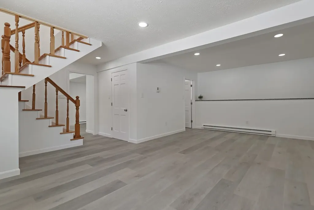 9 Claire Avenue Derry NH 03038