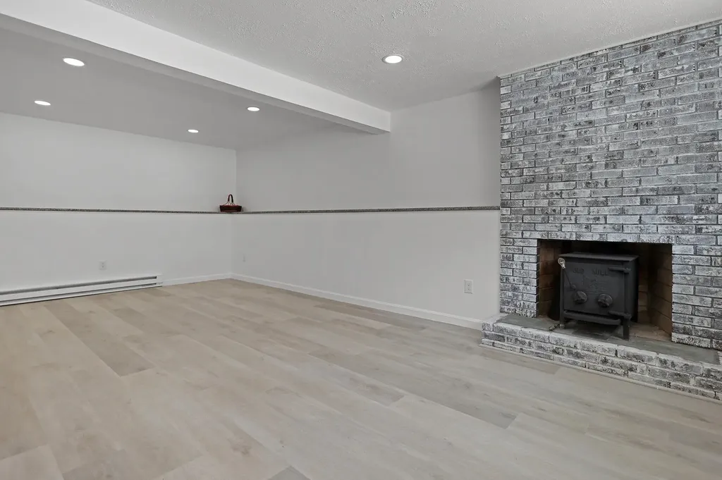 9 Claire Avenue Derry NH 03038