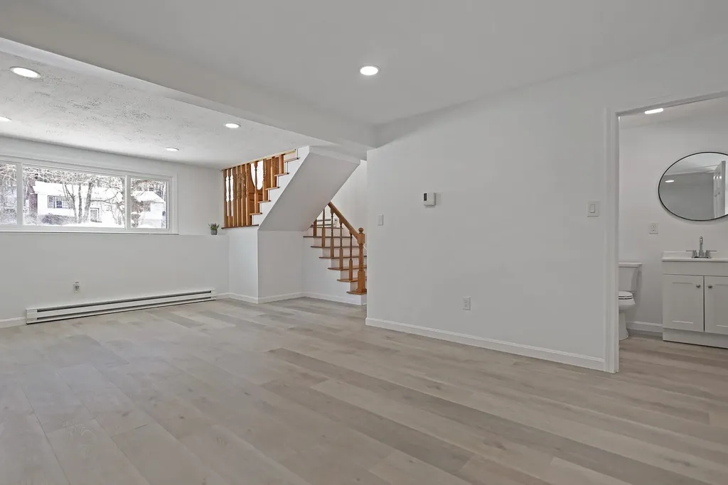 9 Claire Avenue Derry NH 03038