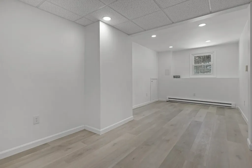 9 Claire Avenue Derry NH 03038