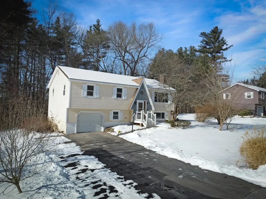 9 Claire Avenue Derry NH 03038