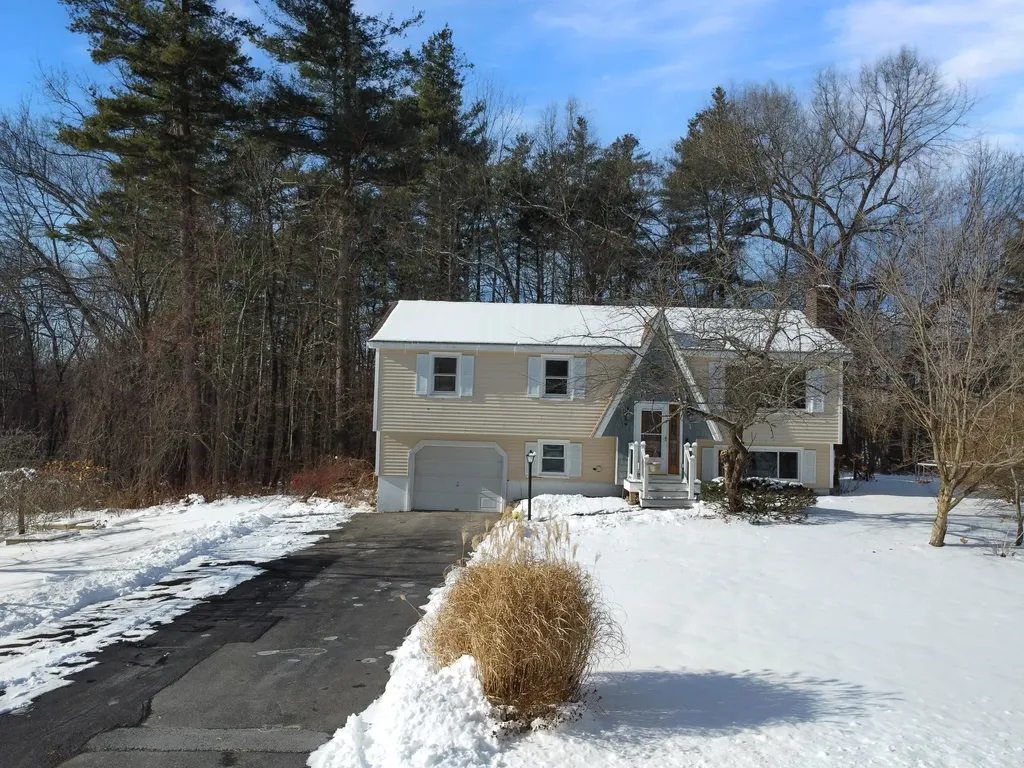 9 Claire Avenue Derry NH 03038