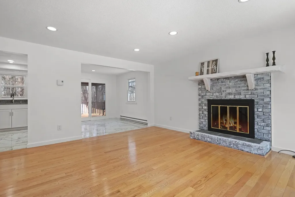 9 Claire Avenue Derry NH 03038