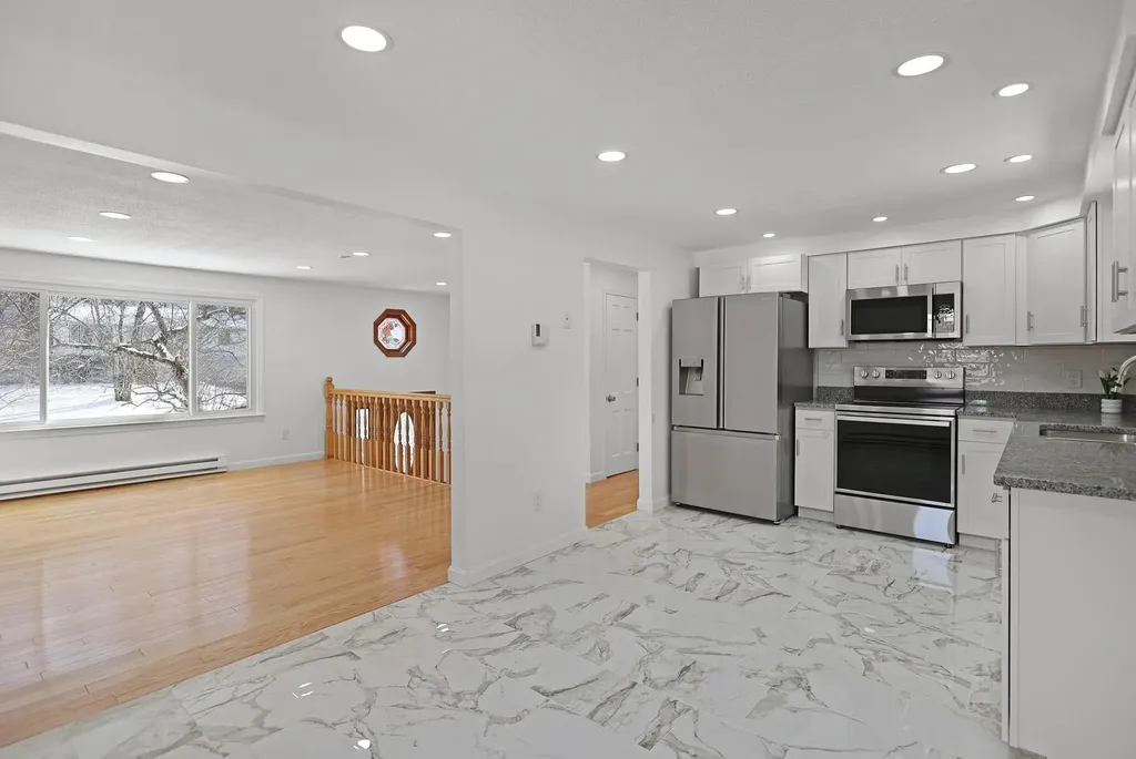 9 Claire Avenue Derry NH 03038