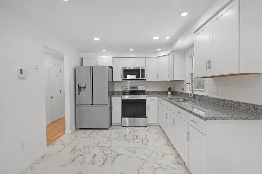 9 Claire Avenue Derry NH 03038