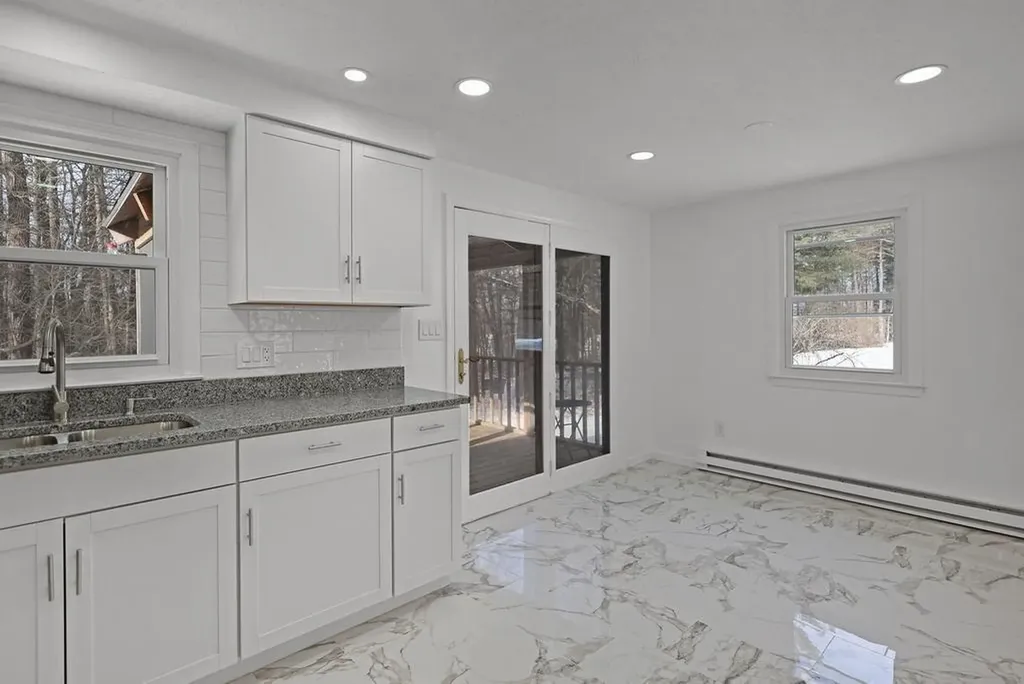 9 Claire Avenue Derry NH 03038