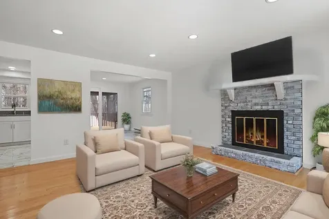 9 Claire Avenue Derry NH 03038