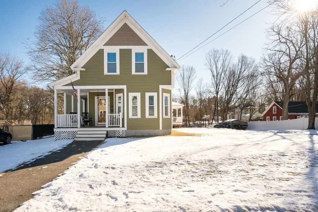 5 Grove Street Derry NH 03038