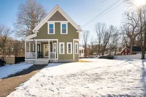 5 Grove Street Derry NH 03038