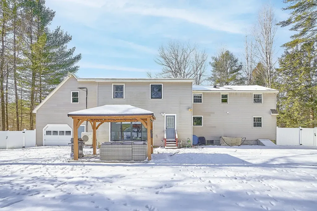 9 Davidson Avenue Merrimack NH 03054