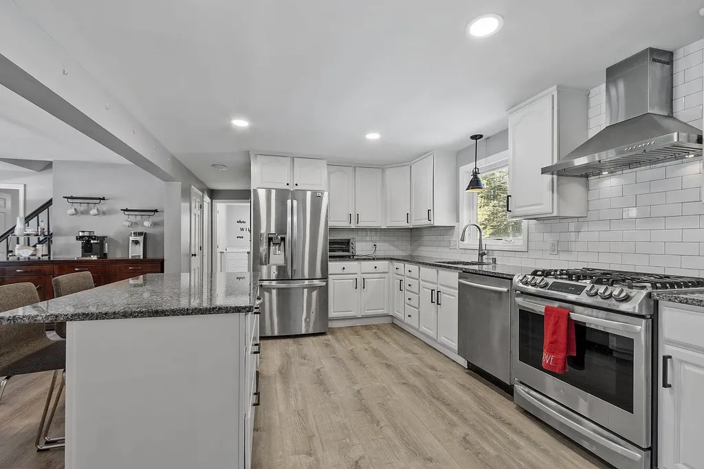 9 Davidson Avenue Merrimack NH 03054