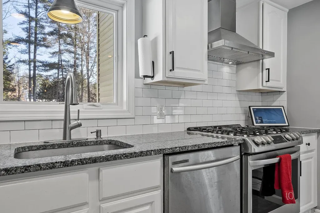 9 Davidson Avenue Merrimack NH 03054