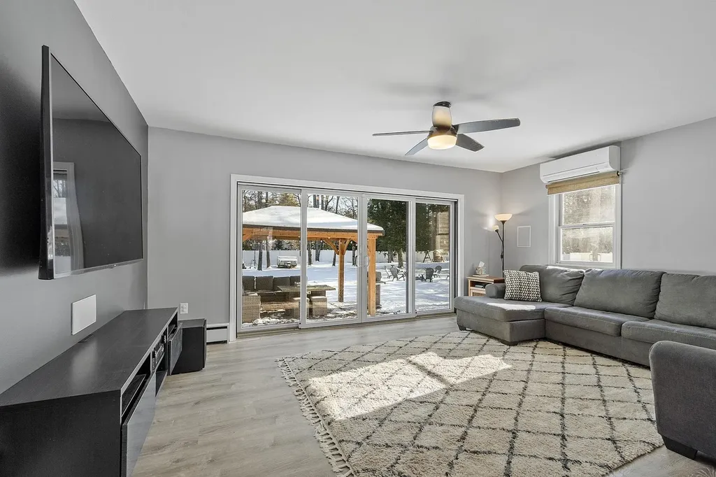 9 Davidson Avenue Merrimack NH 03054