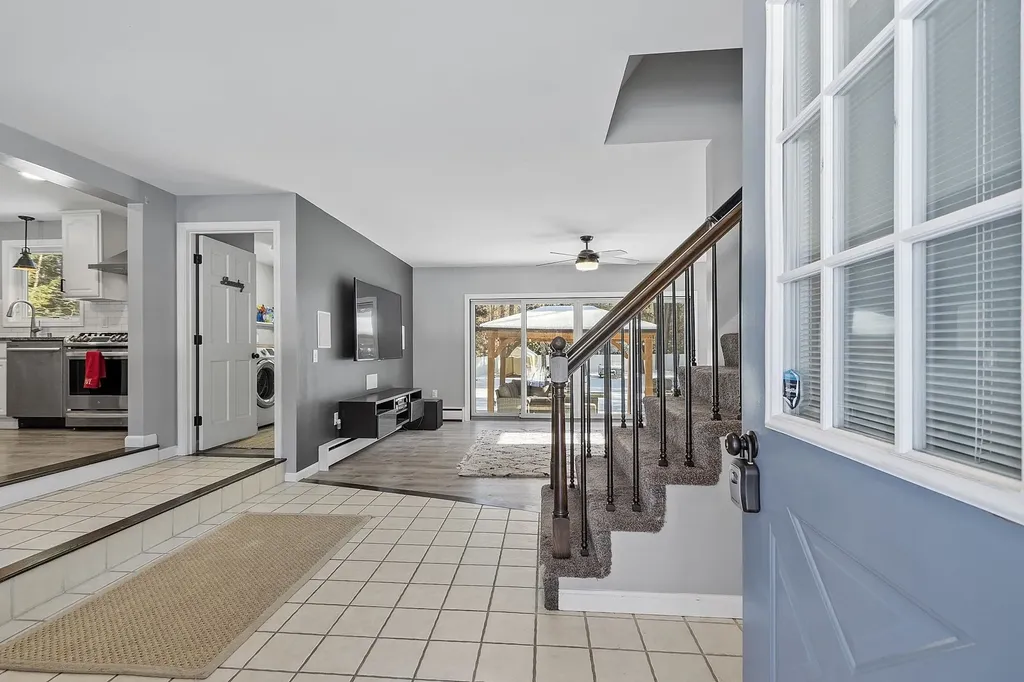 9 Davidson Avenue Merrimack NH 03054