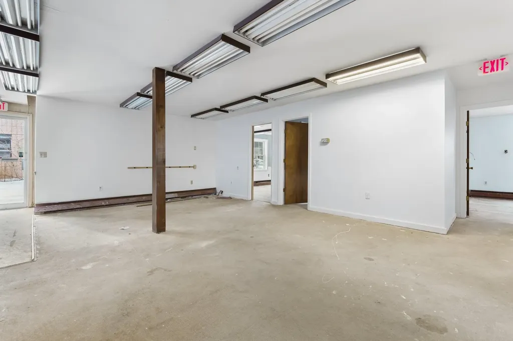 76 Maple Street Manchester NH 03103