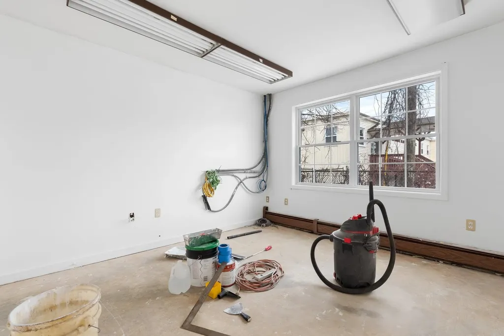 76 Maple Street Manchester NH 03103