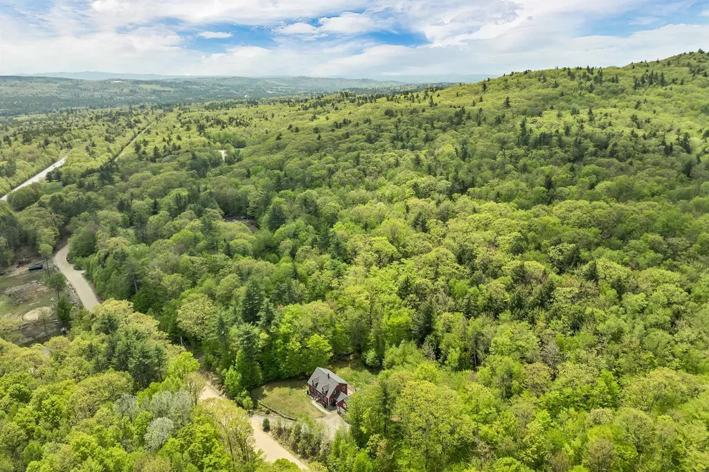 Mountain Road Sanbornton NH 03269