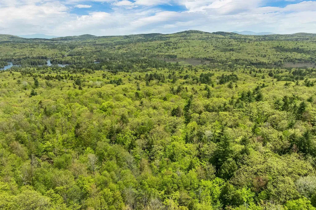 Mountain Road Sanbornton NH 03269