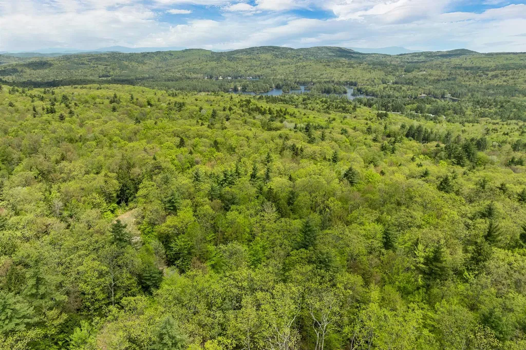 Mountain Road Sanbornton NH 03269
