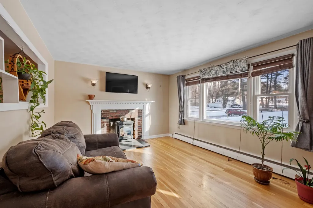 4 Frances Street Franklin NH 03235