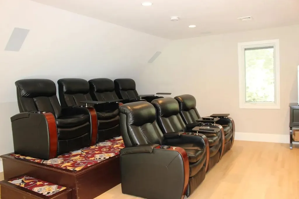 1376 Us Route 1 York ME 03902