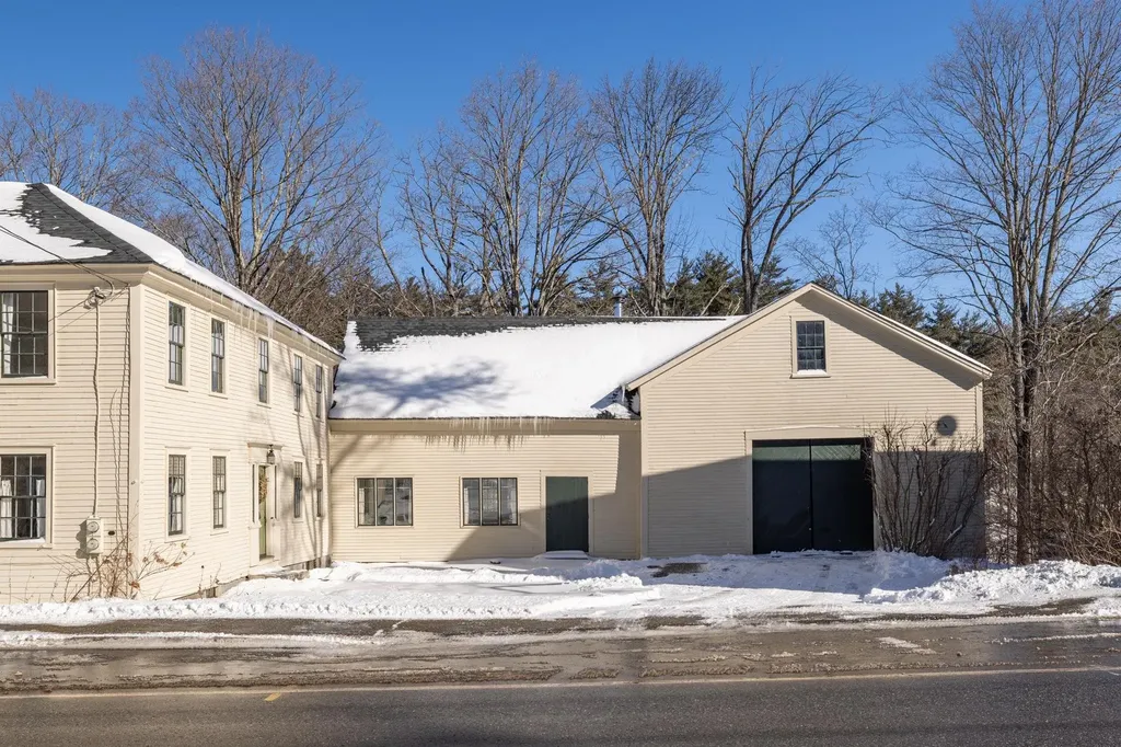 84 Main Street Francestown NH 03043