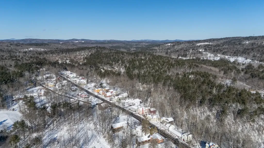 84 Main Street Francestown NH 03043
