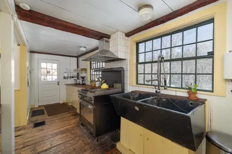 84 Main Street Francestown NH 03043