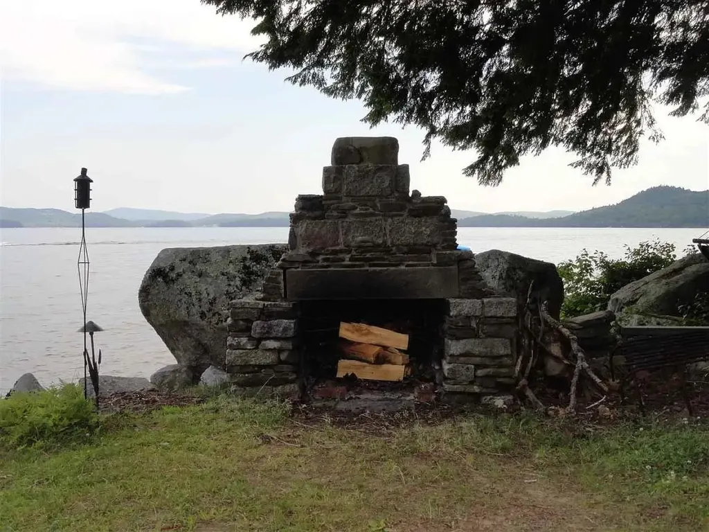 14 Crystal Springs Road Hebron NH 03241