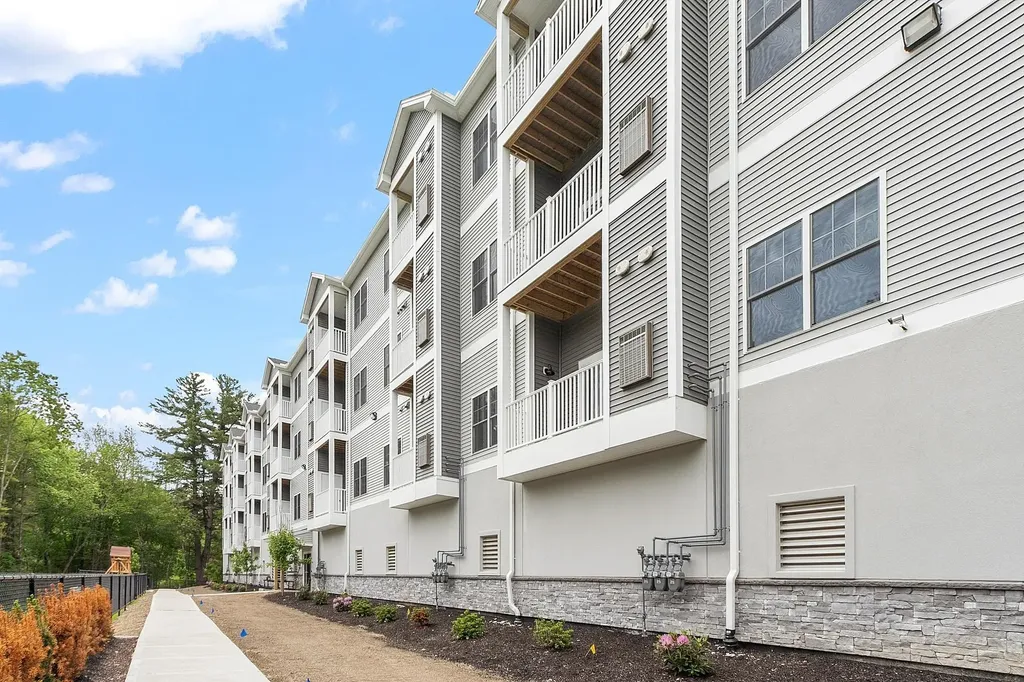 10100 S Willow Street Manchester NH 03103