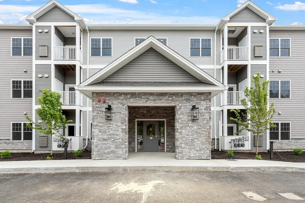 10100 S Willow Street Manchester NH 03103