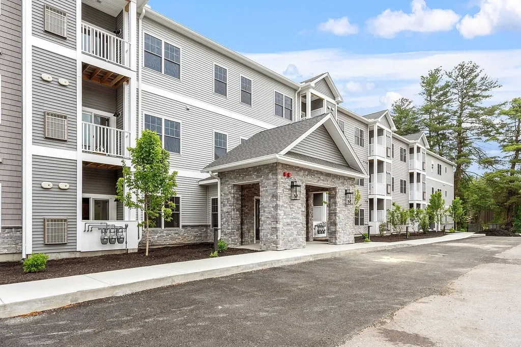 10100 S Willow Street Manchester NH 03103