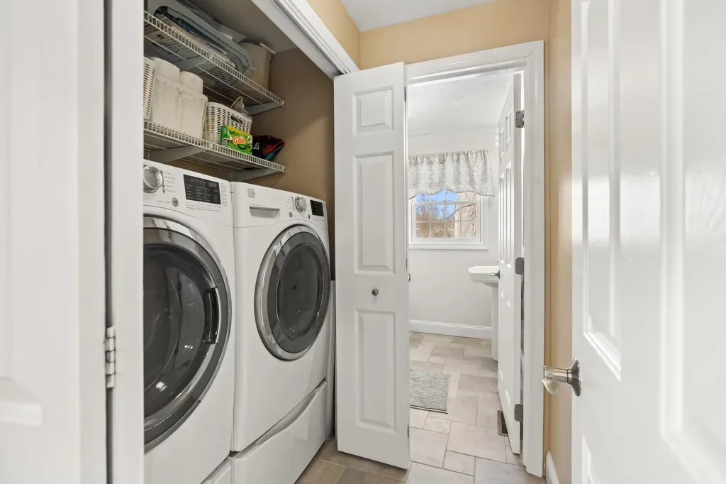 274 Aaron Drive Manchester NH 03109