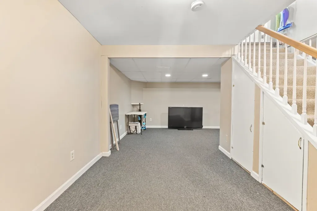 274 Aaron Drive Manchester NH 03109