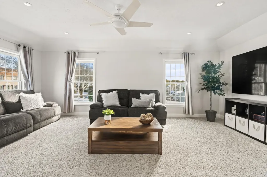 274 Aaron Drive Manchester NH 03109