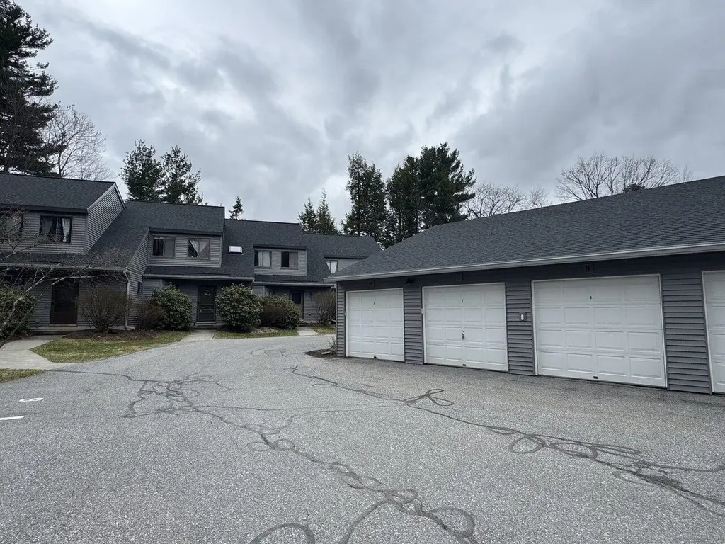 8 Chelsea Circle South Burlington VT 05403