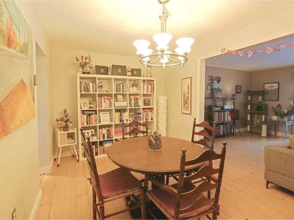 8 Chelsea Circle South Burlington VT 05403
