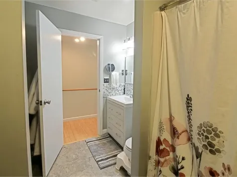 8 Chelsea Circle South Burlington VT 05403