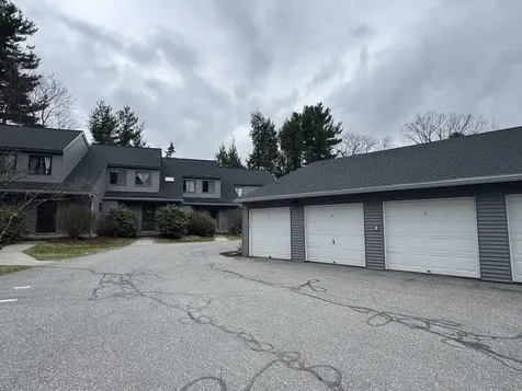 8 Chelsea Circle South Burlington VT 05403