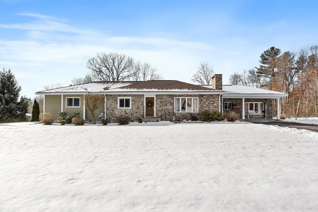5 Spaulding Hill Road Pelham NH 03076